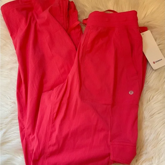 Lululemon Dance Studio Relaxed-Fit Mid-Rise Cargo Pants - NWT - Med - Glaze Pink - Picture 2 of 12